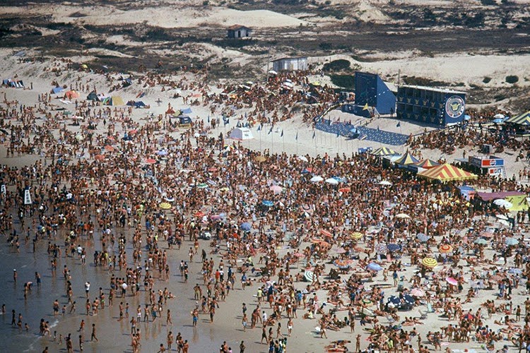 https://blog.surfmappers.com/wp-content/uploads/2020/08/hang-loose-pro-1986-surf-na-praia-da-joaquina.jpg